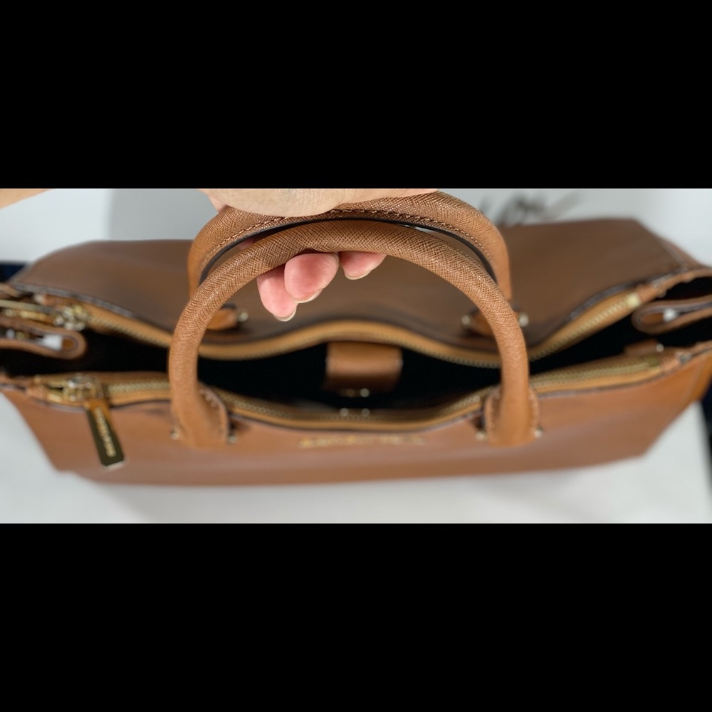 MK Handbag - Picture 8 of 11